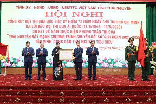 Thái Nguyên đón nhận Huân chương Lao động hạng Ba