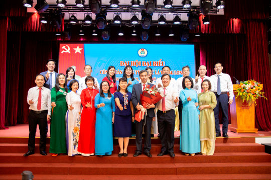 Công đoàn Công ty Thuốc lá Thăng Long: “Đổi mới, dân chủ, đoàn kết, phát triển” Công đoàn Công ty Thuốc lá Thăng Long: “Đổi mới, dân chủ, đoàn kết, phát triển”