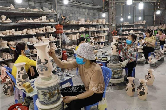 Nâng cao sức cạnh tranh trên thị trường cho các sản phẩm công nghiệp nông thôn