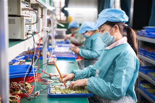 Lương không đủ sống, công nhân “khát” việc làm thêm Lương không đủ sống, công nhân “khát” việc làm thêm