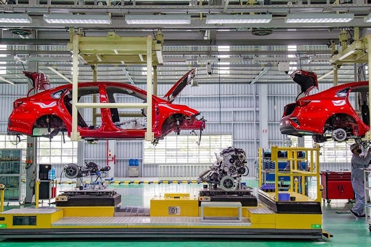 Trình Chính phủ giảm 50% lệ phí trước bạ với ô tô sản xuất trong nước Trình Chính phủ giảm 50% lệ phí trước bạ với ô tô sản xuất trong nước