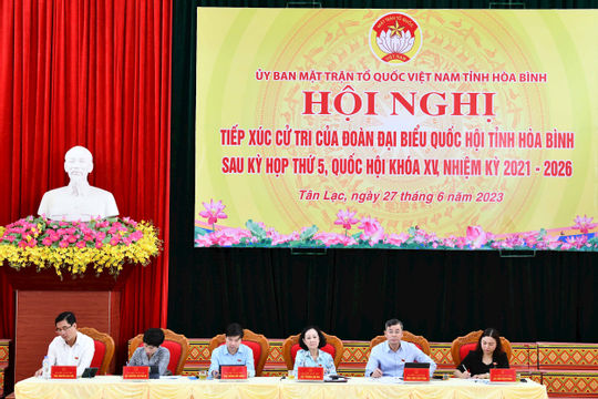 Hình ảnh Tổng Kiểm toán nhà nước Ngô Văn Tuấn tiếp xúc cử tri sau Kỳ họp thứ 5 