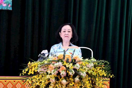 Thường trực Ban Bí thư Trương Thị Mai tiếp xúc cử tri tỉnh Hòa Bình