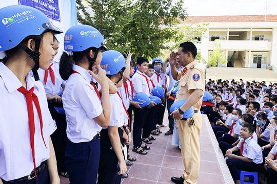 Tăng cường sự lãnh đạo của Đảng đối với công tác bảo đảm trật tự, an toàn giao thông Tăng cường sự lãnh đạo của Đảng đối với công tác bảo đảm trật tự, an toàn giao thông