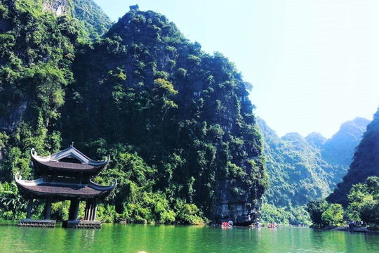 Du lịch tiếp tục là điểm sáng thúc đẩy tăng trưởng kinh tế Ninh Bình