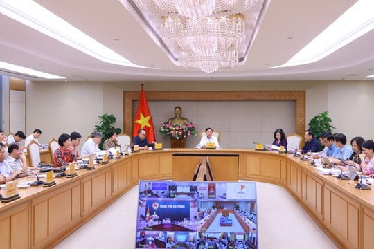 Bảo đảm tăng lương nhưng người bệnh không tăng chi phí chi trả