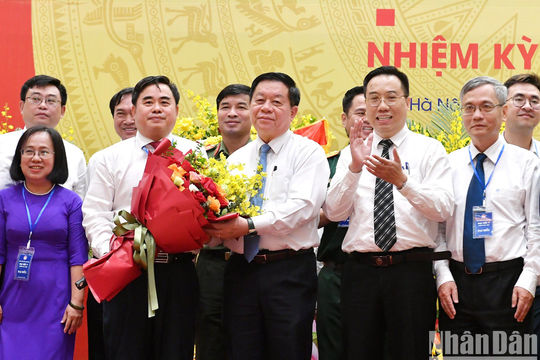 Xây dựng ngành xuất bản thành một ngành kinh tế - công nghệ phát triển toàn diện Xây dựng ngành xuất bản thành một ngành kinh tế - công nghệ phát triển toàn diện