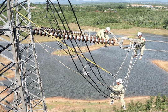 Cần đẩy nhanh tiến độ triển khai các Dự án 500kV mạch 3 đi qua 09 tỉnh