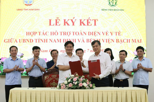 Bệnh viện Bạch Mai hỗ trợ toàn diện cho y tế Nam Định
