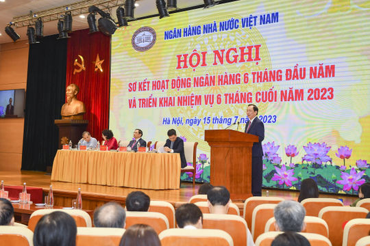 Ngân hàng đồng hành với doanh nghiệp, người dân và nền kinh tế Ngân hàng đồng hành với doanh nghiệp, người dân và nền kinh tế