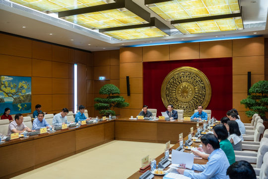 Hoàn thiện chính sách, pháp luật liên quan đến người lao động và tổ chức Công đoàn