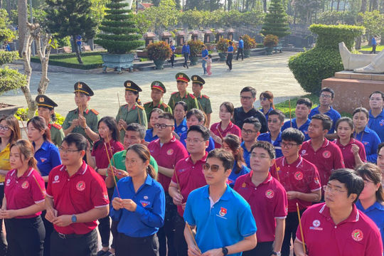 Hành trình tri ân “Uống nước nhớ nguồn” của Chi đoàn thanh niên Kiểm toán nhà nước khu vực IV 