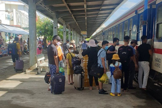 Bắt đầu mở bán vé tàu phục vụ cao điểm dịp 2/9