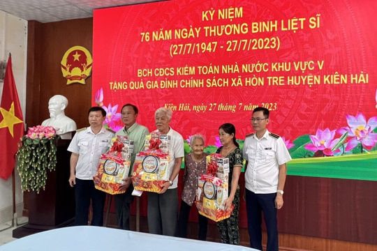 Tri ân các anh hùng liệt sĩ, thăm hỏi thân nhân người có công với cách mạng Tri ân các anh hùng liệt sĩ, thăm hỏi thân nhân người có công với cách mạng