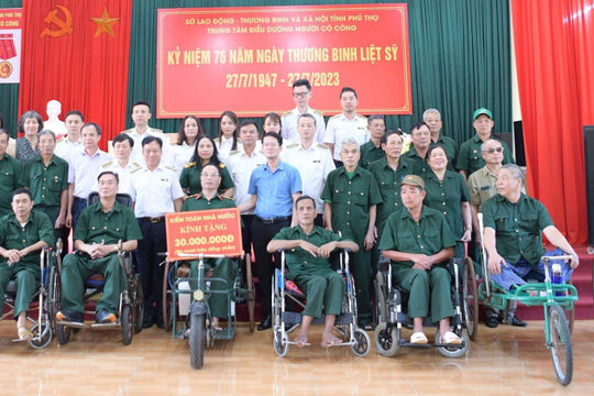 Kỷ niệm 76 năm Ngày Thương binh - Liệt sĩ (27/7/1947-27/7/2023): Tô thắm truyền thống “uống nước nhớ nguồn”