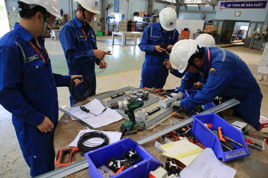 BSR tiết kiệm trên 500 tỷ đồng/năm nhờ những sáng kiến tiết kiệm điện BSR tiết kiệm trên 500 tỷ đồng/năm nhờ những sáng kiến tiết kiệm điện