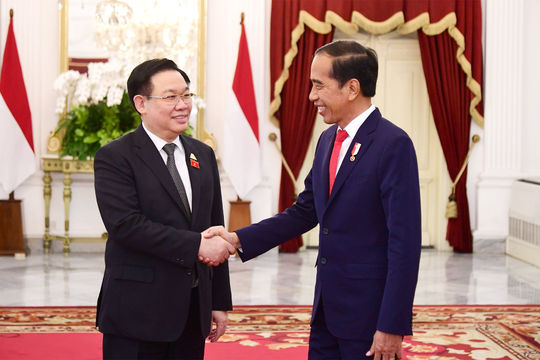 Chủ tịch Quốc hội Vương Đình Huệ hội kiến Tổng thống Indonesia Joko Widodo