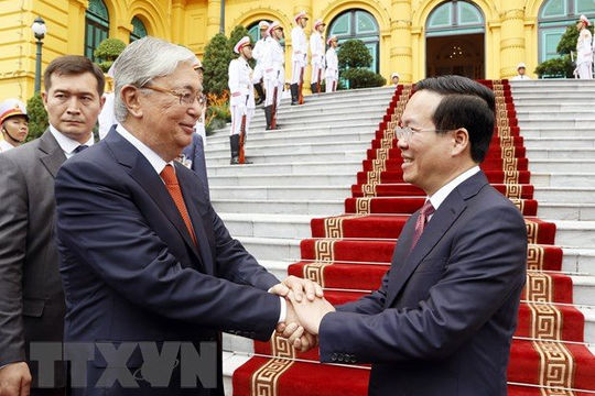 Tổng thống Kazakhstan kết thúc tốt đẹp chuyến thăm chính thức Việt Nam