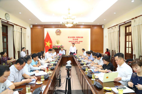 Kiến nghị sớm xem xét cải cách tiền lương Kiến nghị sớm xem xét cải cách tiền lương