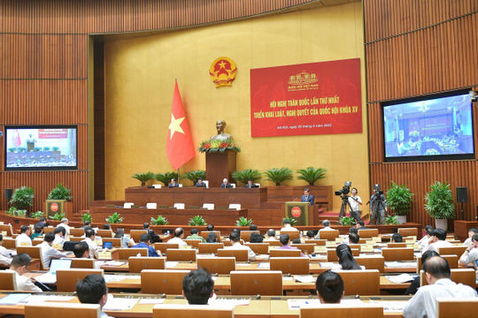 Gắn kết chặt chẽ giữa xây dựng và thực hiện pháp luật