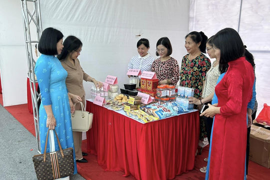 Khai mạc Hội chợ giới thiệu sản phẩm khởi nghiệp - OCOP của phụ nữ khu vực miền Bắc Khai mạc Hội chợ giới thiệu sản phẩm khởi nghiệp - OCOP của phụ nữ khu vực miền Bắc