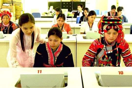 Cà Mau hỗ trợ đồng bào dân tộc thiểu số chuyển đổi số