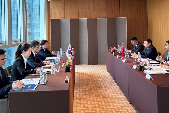 Phó Tổng Kiểm toán nhà nước Nguyễn Tuấn Anh tiếp xúc song phương với Chủ tịch Ủy ban Kiểm toán và Thanh tra Hàn Quốc