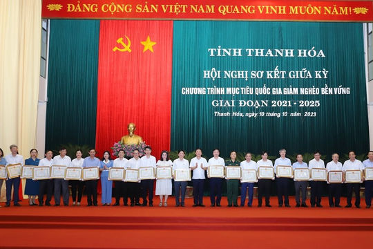 Tăng cường hỗ trợ trực tiếp cho người nghèo, cận nghèo, mới thoát nghèo