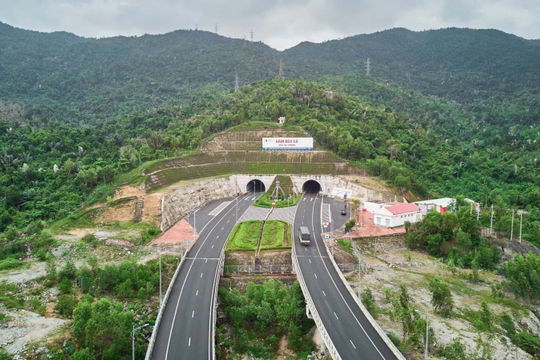 Vì sao “đường sá” vẫn cứ tắc?