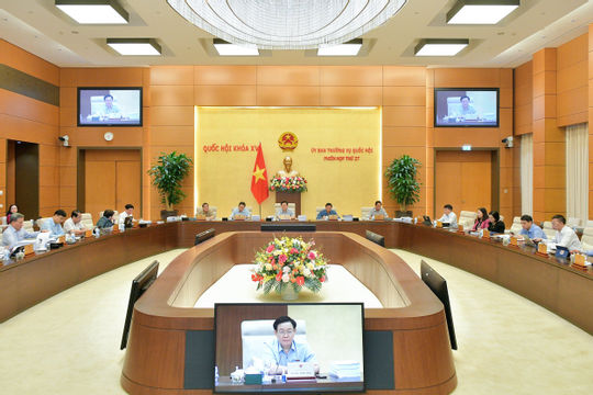 Sớm luật hóa việc điều hành giá bán lẻ điện