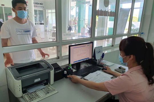 Giảm các thủ tục hành chính về tham gia và hưởng các chế độ bảo hiểm