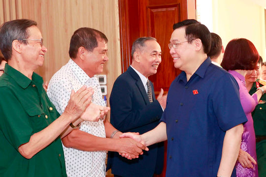 Chủ tịch Quốc hội Vương Đình Huệ tiếp xúc cử tri thành phố Hải Phòng