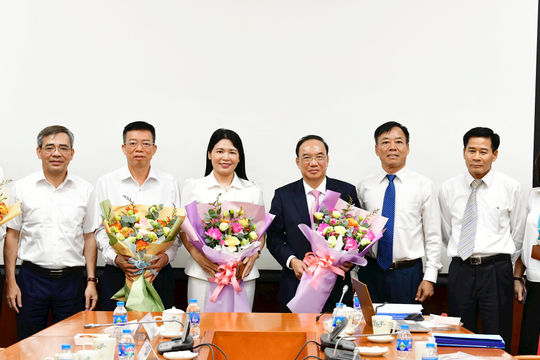 Chú trọng làm tốt công tác đào tạo, nghiên cứu khoa học Chú trọng làm tốt công tác đào tạo, nghiên cứu khoa học