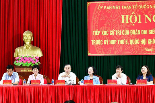 Thường trực Ban Bí thư Trương Thị Mai tiếp xúc cử tri tỉnh Hòa Bình