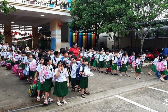 Cà Mau vận động học sinh có hoàn cảnh khó khăn đến trường