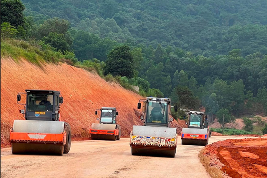 Hải Dương gấp rút thi công dự án để đẩy nhanh giải ngân đầu tư công  Hải Dương gấp rút thi công dự án để đẩy nhanh giải ngân đầu tư công