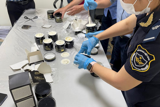 Buôn lậu qua hàng không, đường biển tăng đột biến