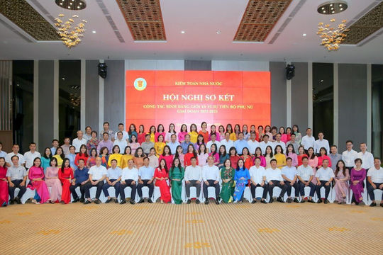 Tạo điều kiện để phụ nữ phát huy năng lực, đóng góp trí tuệ vào sự phát triển của Ngành Tạo điều kiện để phụ nữ phát huy năng lực, đóng góp trí tuệ vào sự phát triển của Ngành