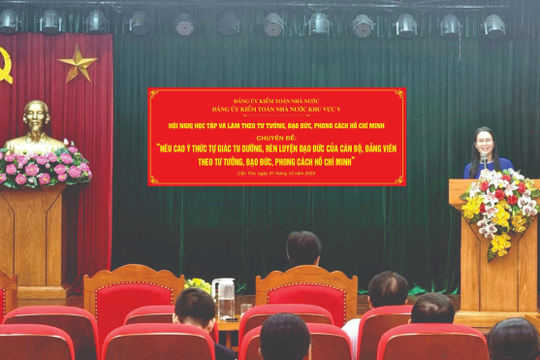 Không ngừng bồi đắp lòng yêu nước, tự hào nghề nghiệp từ lời dạy của Bác Không ngừng bồi đắp lòng yêu nước, tự hào nghề nghiệp từ lời dạy của Bác
