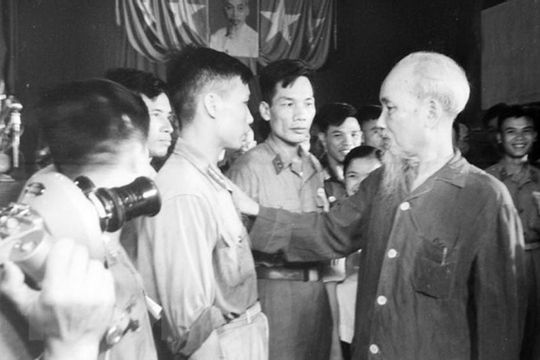 Luôn xứng đáng là những đảng viên cộng sản