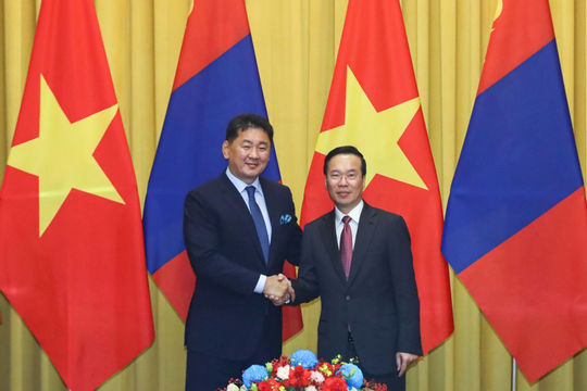 Chủ tịch nước chủ trì lễ đón và hội đàm với Tổng thống Mông Cổ Chủ tịch nước chủ trì lễ đón và hội đàm với Tổng thống Mông Cổ