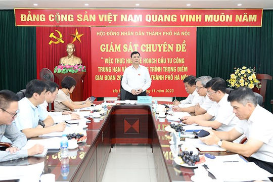 Đầy mạnh thực hiện kế hoạch đầu tư công trung hạn và các công trình trọng điểm Đầy mạnh thực hiện kế hoạch đầu tư công trung hạn và các công trình trọng điểm