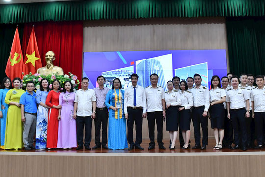 Sinh viên Học viện Tài chính tham quan trụ sở Kiểm toán nhà nước