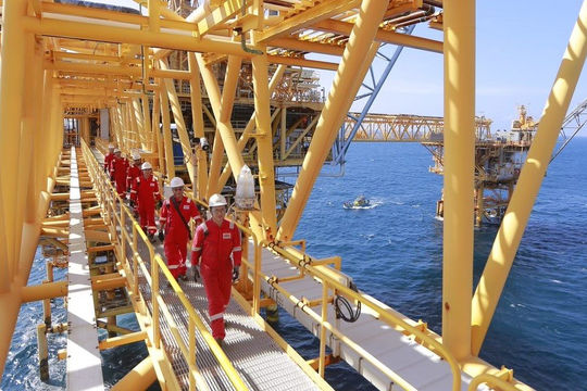 Doanh thu của PVN lập đỉnh, vượt xa so với kế hoạch dù giá dầu giảm mạnh