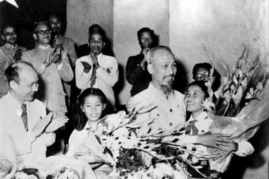 “Đại đoàn kết là nền tảng của đại thắng lợi” “Đại đoàn kết là nền tảng của đại thắng lợi”