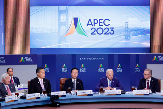 Chủ tịch nước dự Đối thoại giữa nhà Lãnh đạo các Nền Kinh tế APEC và khách mời