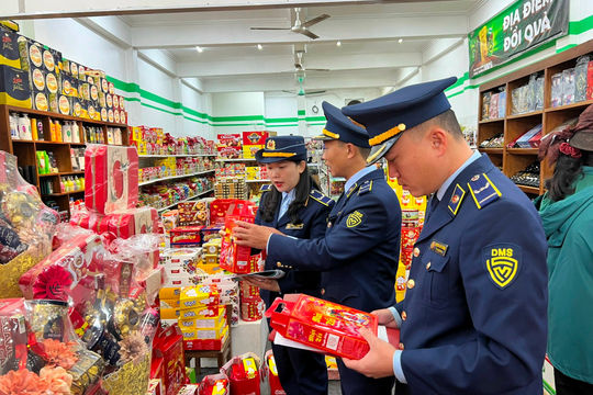 Quản lý thị trường xử lý hàng chục ngàn vụ việc, thu nộp ngân sách trên 410 tỷ đồng Quản lý thị trường xử lý hàng chục ngàn vụ việc, thu nộp ngân sách trên 410 tỷ đồng