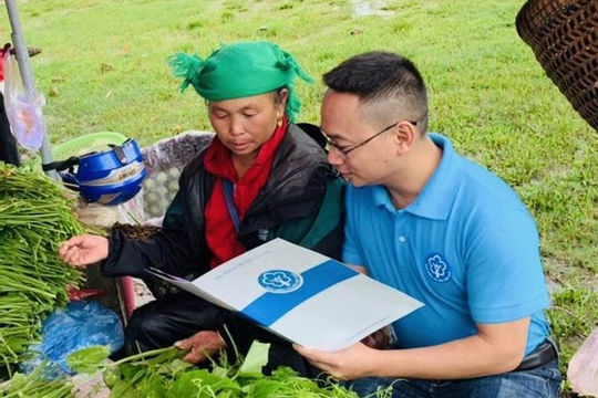Rà soát, lập danh sách cấp thẻ bảo hiểm y tế cho người dân tộc thiểu số