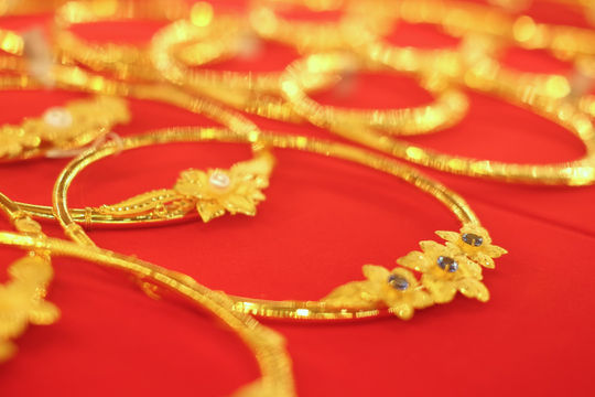 Vì sao giá vàng trong nước liên tục tăng mạnh?