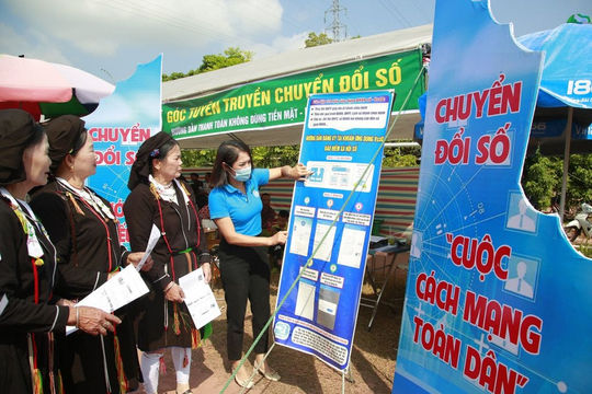 Chuyển đổi số để giảm giao dịch giữa người dân và cơ quan bảo hiểm